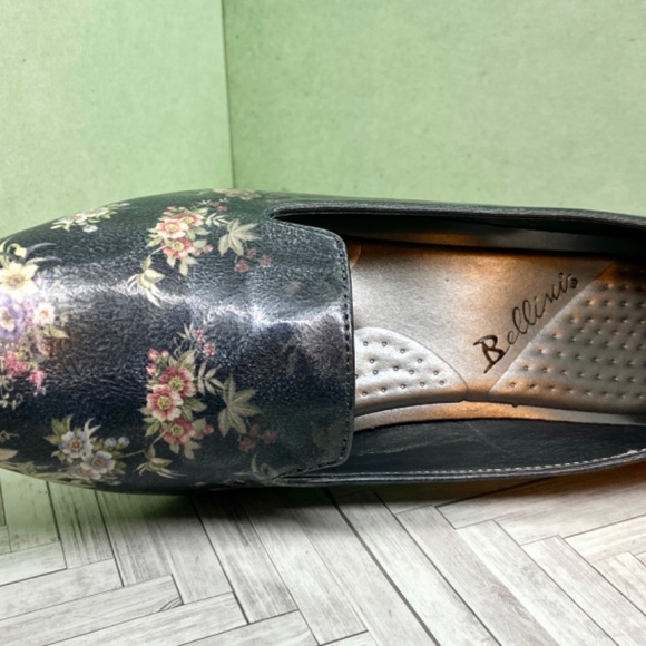 NWOT 8.5 pumps - Picture 3 of 4